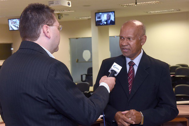 Jornalista Marcelo Bandeira entrevistou vereador no Plenário Francisco Antonio Coelho
