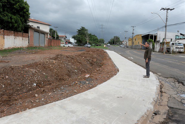 Secretaria de Obras iniciou a construção de calçadas na avenida Euclides de Figueiredo