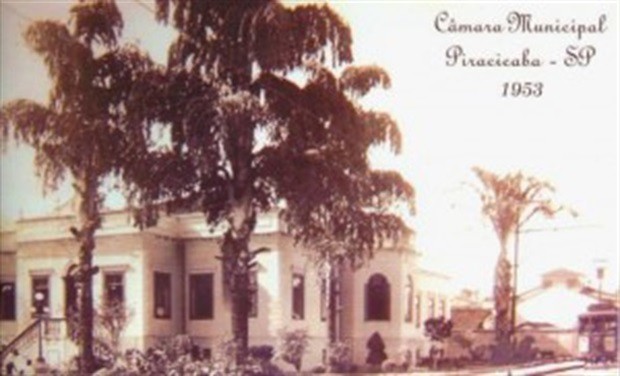 Câmara Municipal -1953 | in: http://www.aprovincia.com.br/memorial-piracicaba/almanaque/a-primeira-camara/  Acesso: 15/06/2016 - 09h26.