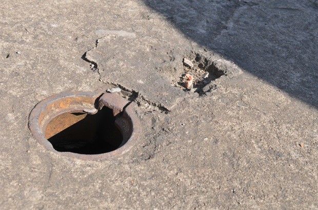 Bairro Minas Novas divisa com Kobayat Líbano - Falta de tampa em caixa de inspeção oferece risco de acidentes à população