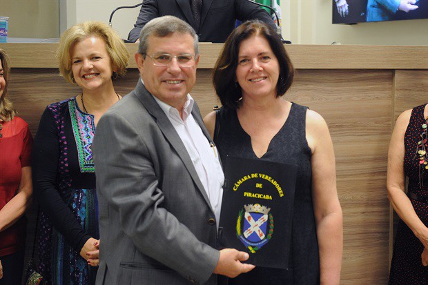 Moção de aplausos foi entregue por Pedro Cruz na reunião ordinária desta segunda-feira