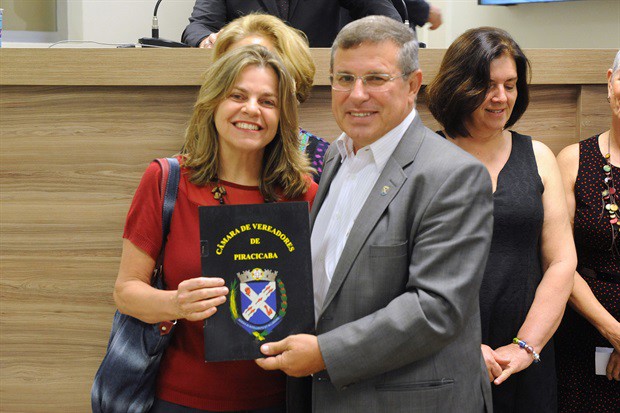 Moção de aplausos foi entregue por Pedro Cruz na reunião ordinária desta segunda-feira