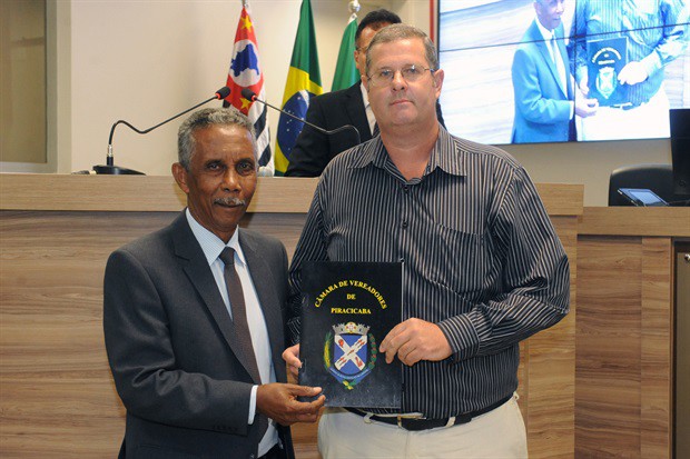 Adriana Lúcia da Silva e Sergio Marcus Barbosa receberam homenagem