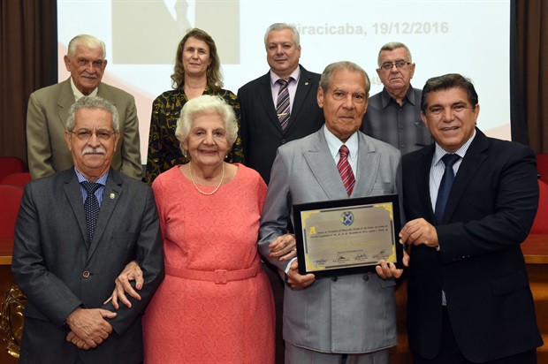 Reunião solene aconteceu na noite de segunda-feira, 19 de dezembro