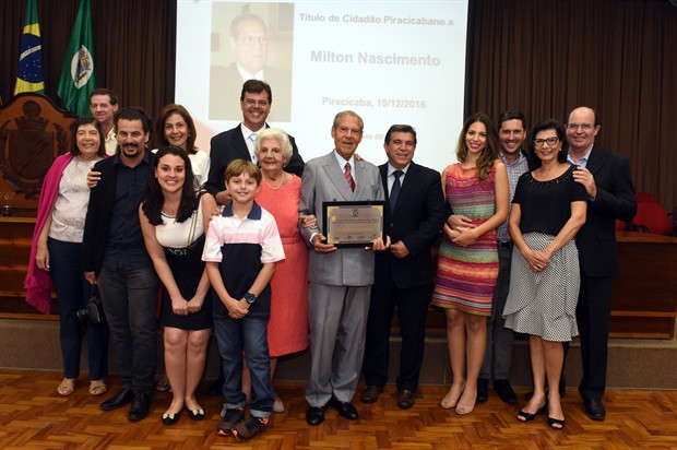 Reunião solene aconteceu na noite de segunda-feira, 19 de dezembro