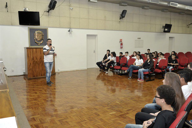 "Conheça o Legislativo" recebeu alunos do "Mello Ayres"