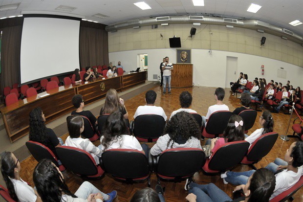 "Conheça o Legislativo" recebeu alunos do "Mello Ayres"
