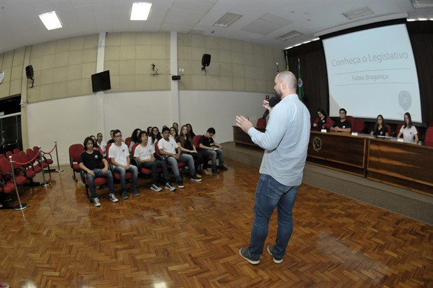"Conheça o Legislativo" recebeu alunos do "Mello Ayres"