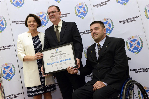 Vereadores comemoram os 35 anos da Uniodonto em Piracicaba