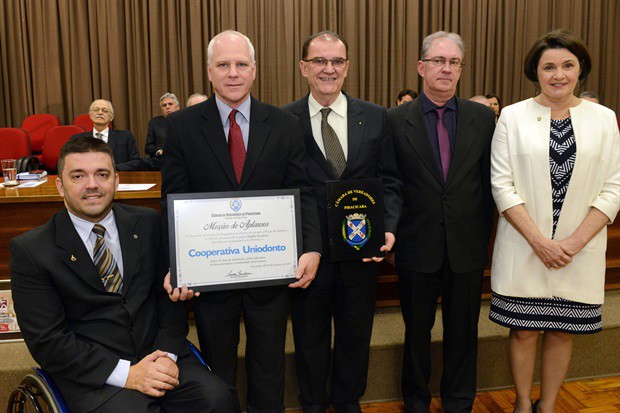 Vereadores comemoram os 35 anos da Uniodonto em Piracicaba