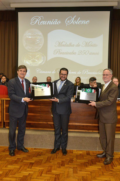 Universidades, entidades sindicais, personalidades e membros dos poderes tiveram atuação reconhecida