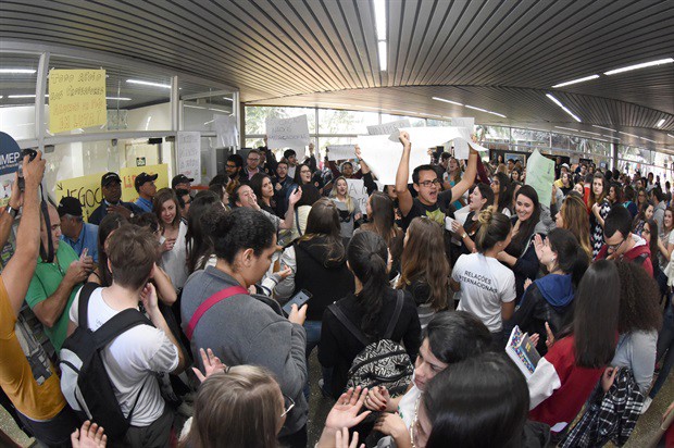 Ato contra o sucateamento da educação, a Rede Metodista e o novo sistema do portal de alunos