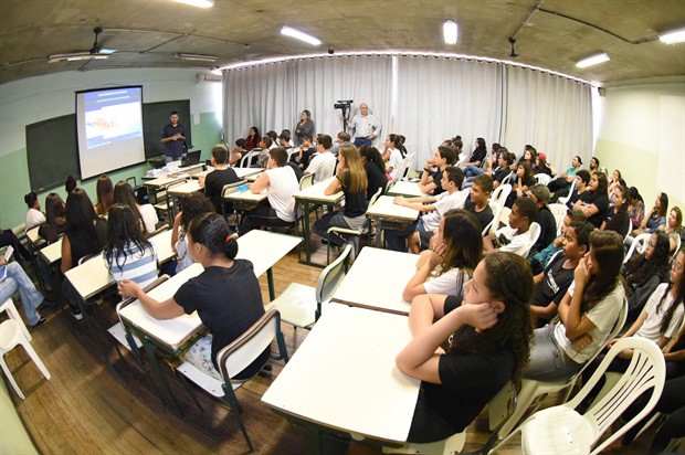 Cerca de 80 pessoas acompanharam a palestra do técnico do Semae