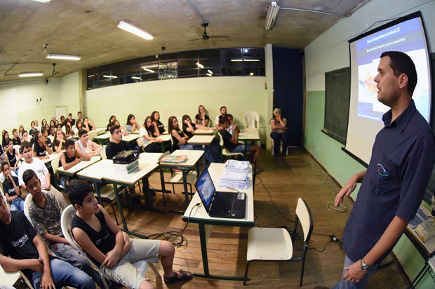 Cerca de 80 pessoas acompanharam a palestra do técnico do Semae