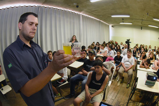 Cerca de 80 pessoas acompanharam a palestra do técnico do Semae