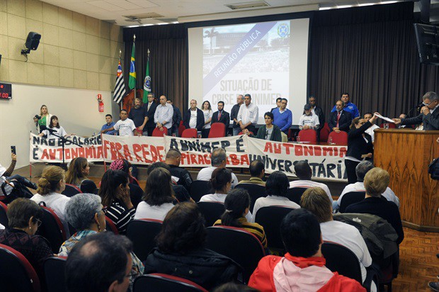 Reunião pública, nesta quinta-feira, lotou o salão nobre da Câmara