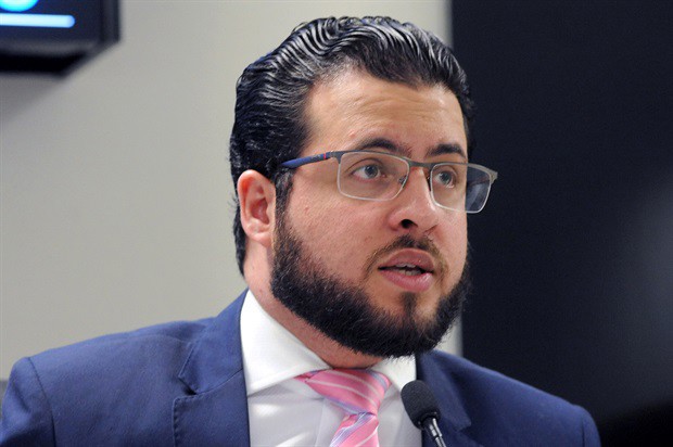 Erler discutiu na tribuna o projeto de decreto legislativo, aprovado nesta segunda-feira