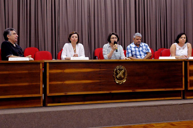 Segundo encontro do ciclo de palestras "Pensando o Território" reuniu cerca de 50 pessoas no salão nobre, nesta terça-feira