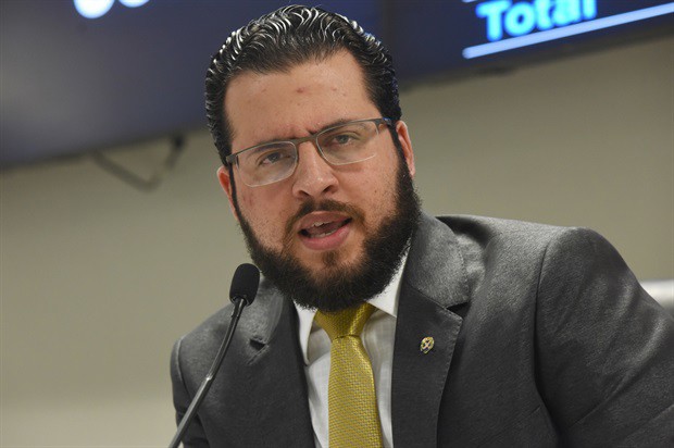 Matheus Erler ocupou a tribuna durante a reunião ordinária desta quinta-feira