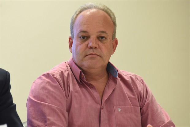 O vereador Gilmar Rotta durante a reunião pública