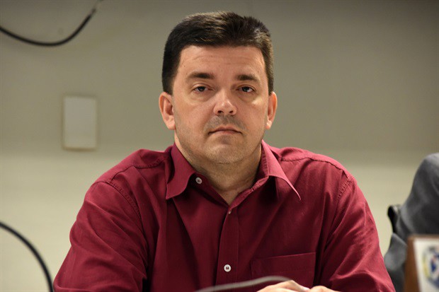 O vereador André Bandeira durante a reunião pública