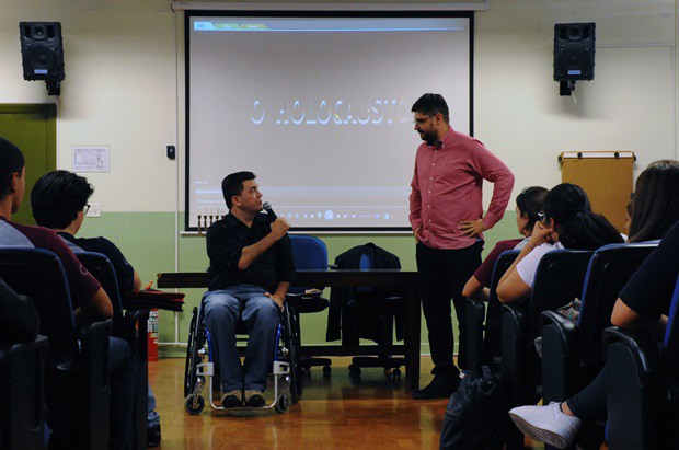 À tarde, palestra ocorreu na Etec "Fernando Febeliano da Costa"
