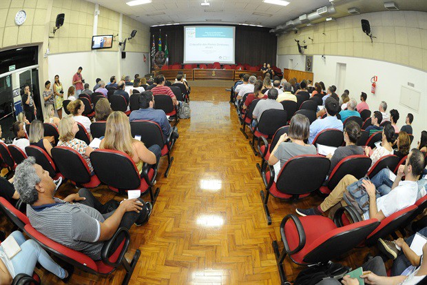 Primeira aula do minicurso de Plano Diretor lotou o salão nobre da Câmara