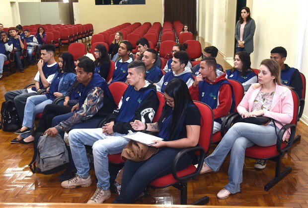 Estudantes entre 14 e 22 anos integram programa Aprendiz Legal