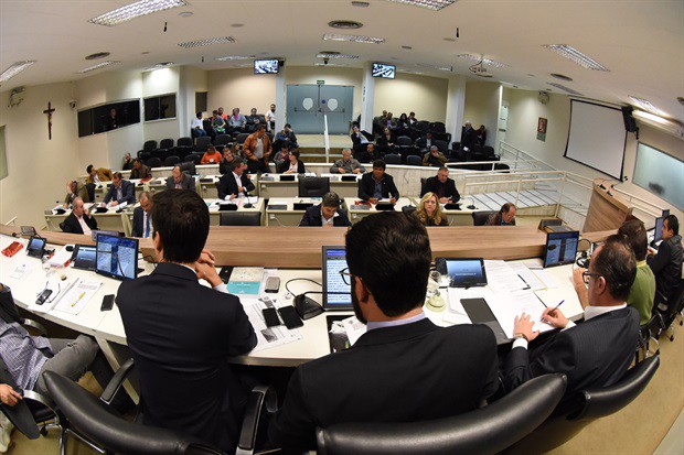 Reunião foi realizada no Plenário Francisco Antonio Coelho