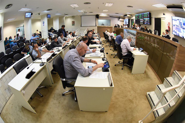 Vereadores cobram Executivo e adiam discussão em PL de nomenclaturas