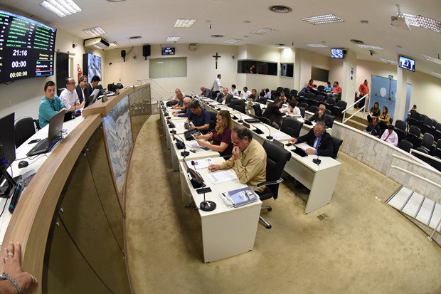 Trabalhos legislativos têm início às 19h30 no plenário "Francisco Antonio Coelho"