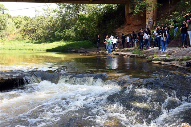 Longatto repete jornada ambiental com alunos na defesa do Corumbataí