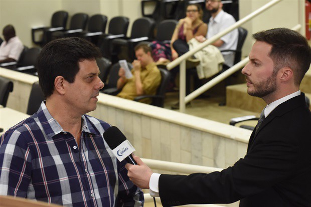 Paulo Serra durante entrevista ao vivo ao programa "Primeiro Tempo", da TV Câmara