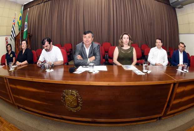 Solene aconteceu na manhã desta terça-feira (13), no salão nobre “Prof. Prof. Helly de Campos Melges” da Câmara