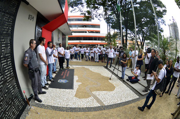 Fita Vermelha foi descerrada durante ato na manhã desta segunda-feira