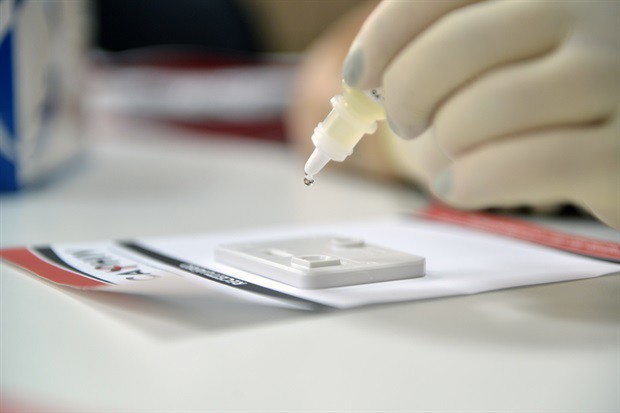 Integrantes do Caphiv ofereceram testagem rápida na Câmara