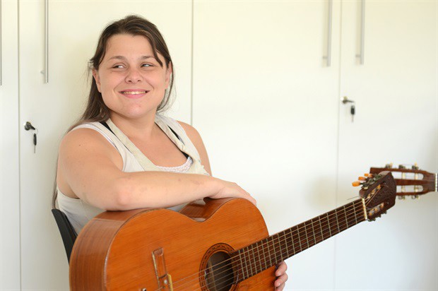 Carla Andressa Neves, deficiente visual e aluna da Avistar