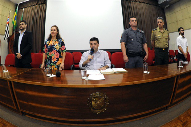 Entrega da Medalha Prudente de Moraes ocorreu no salão nobre, na tarde desta quarta-feira