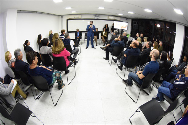 Inauguração de sala de aula no andar térreo do prédio anexo: acessibilidade