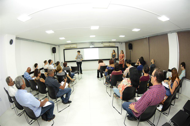 Em parceria com o coletivo Delibera Brasil, palestra abordou importância da participação cidadã e organização de um minipúblico
