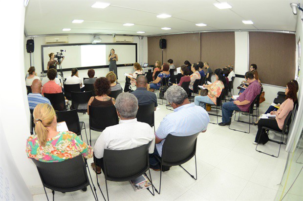 Em parceria com o coletivo Delibera Brasil, palestra abordou importância da participação cidadã e organização de um minipúblico